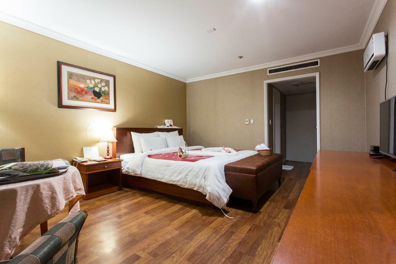 Grand Hotel Pyeongtaek Lake Exterior foto