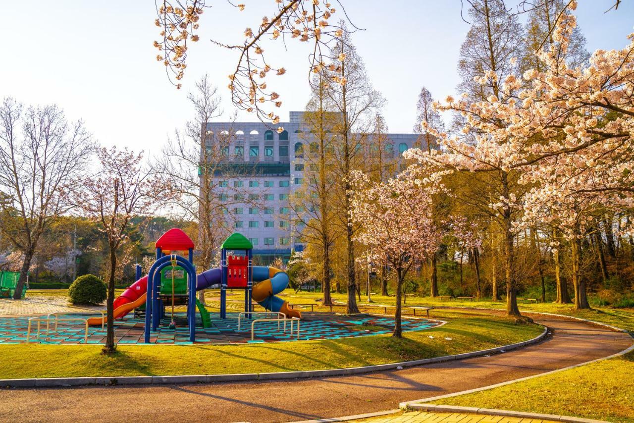 Grand Hotel Pyeongtaek Lake Exterior foto